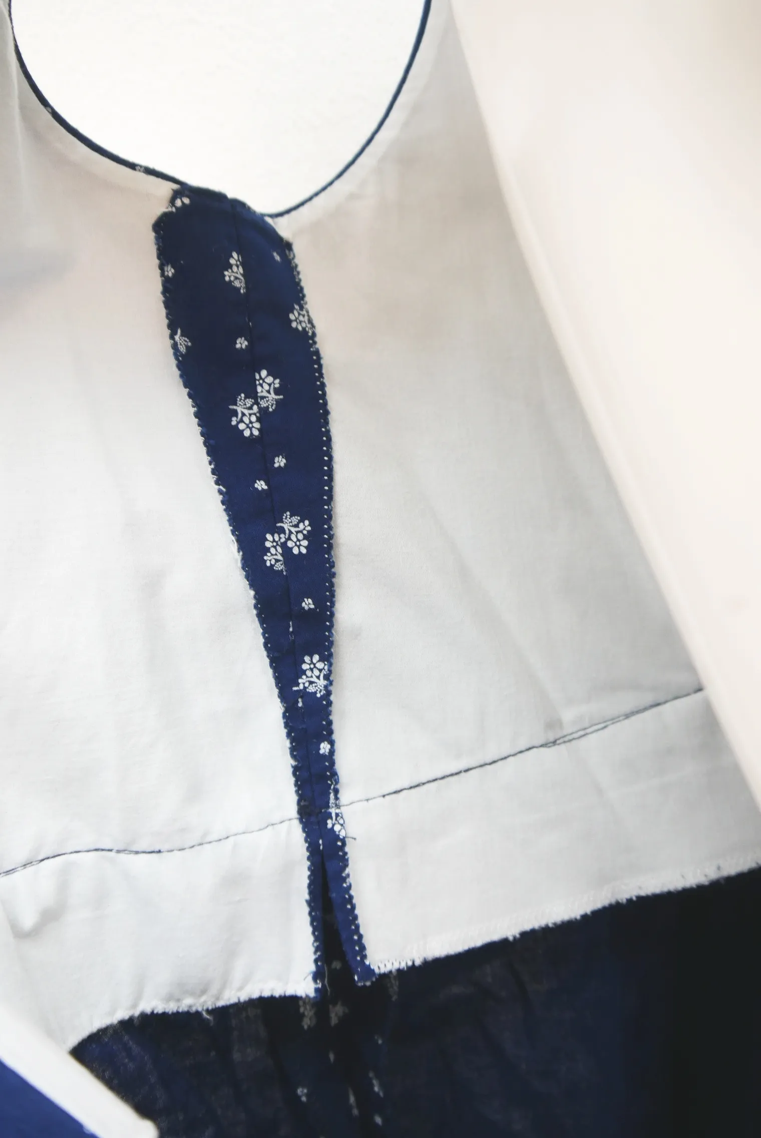 Fischer Pflügl leichtes Dirndl blau sehr kurzes Oberteil mit Blumenmuster Gr.38