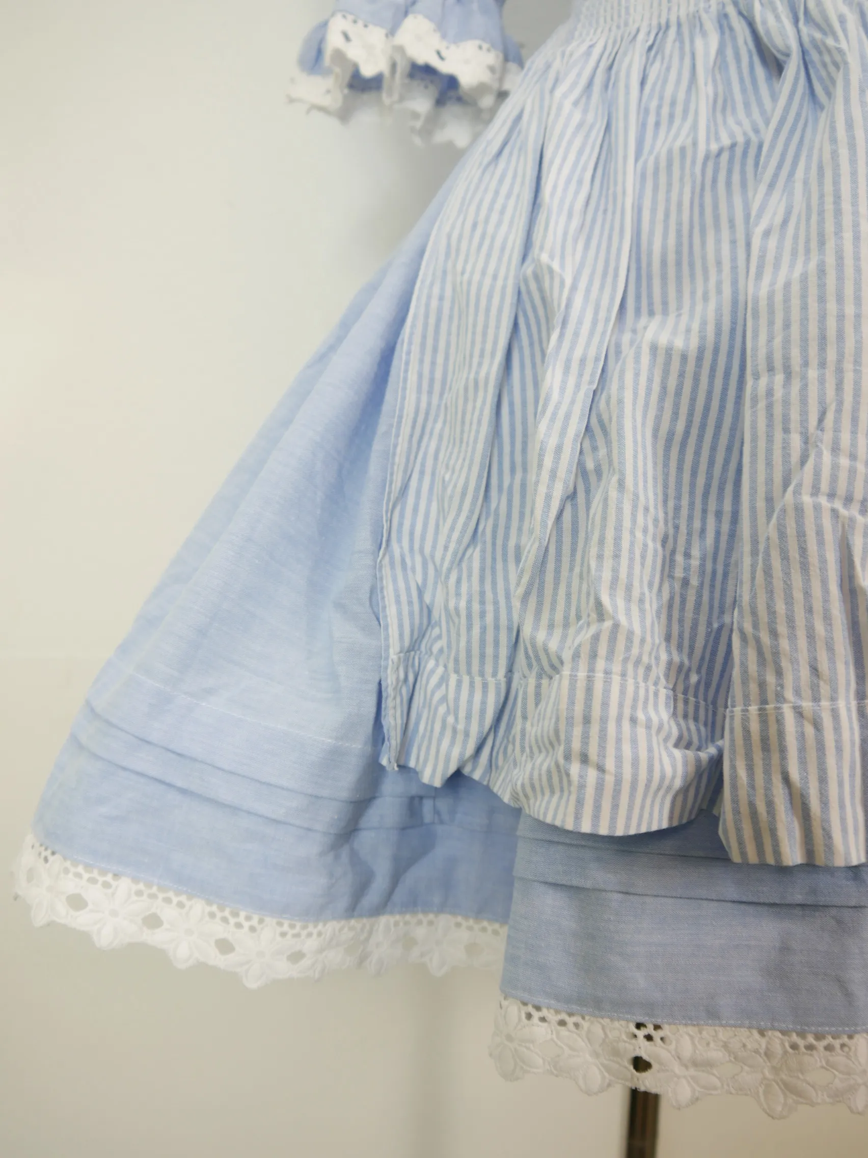 Hammer blau Baumwolle mit Applikation klasse kurz sexy Dirndl mit Schürze Gr.34
