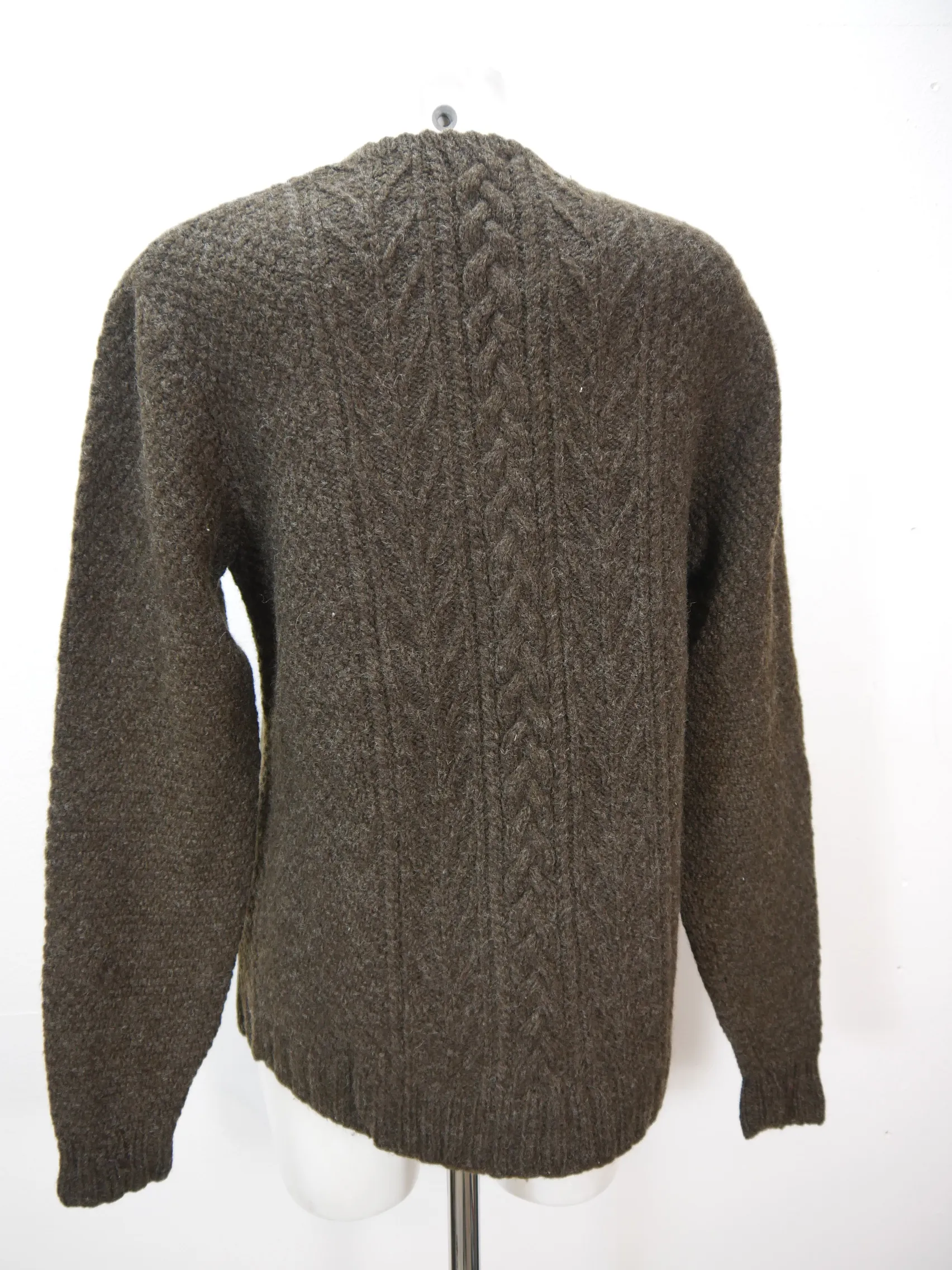 Handarbeit braun mit Zopfmuster herrliche Herren Strickjacke Trachtenjacke Gr.48