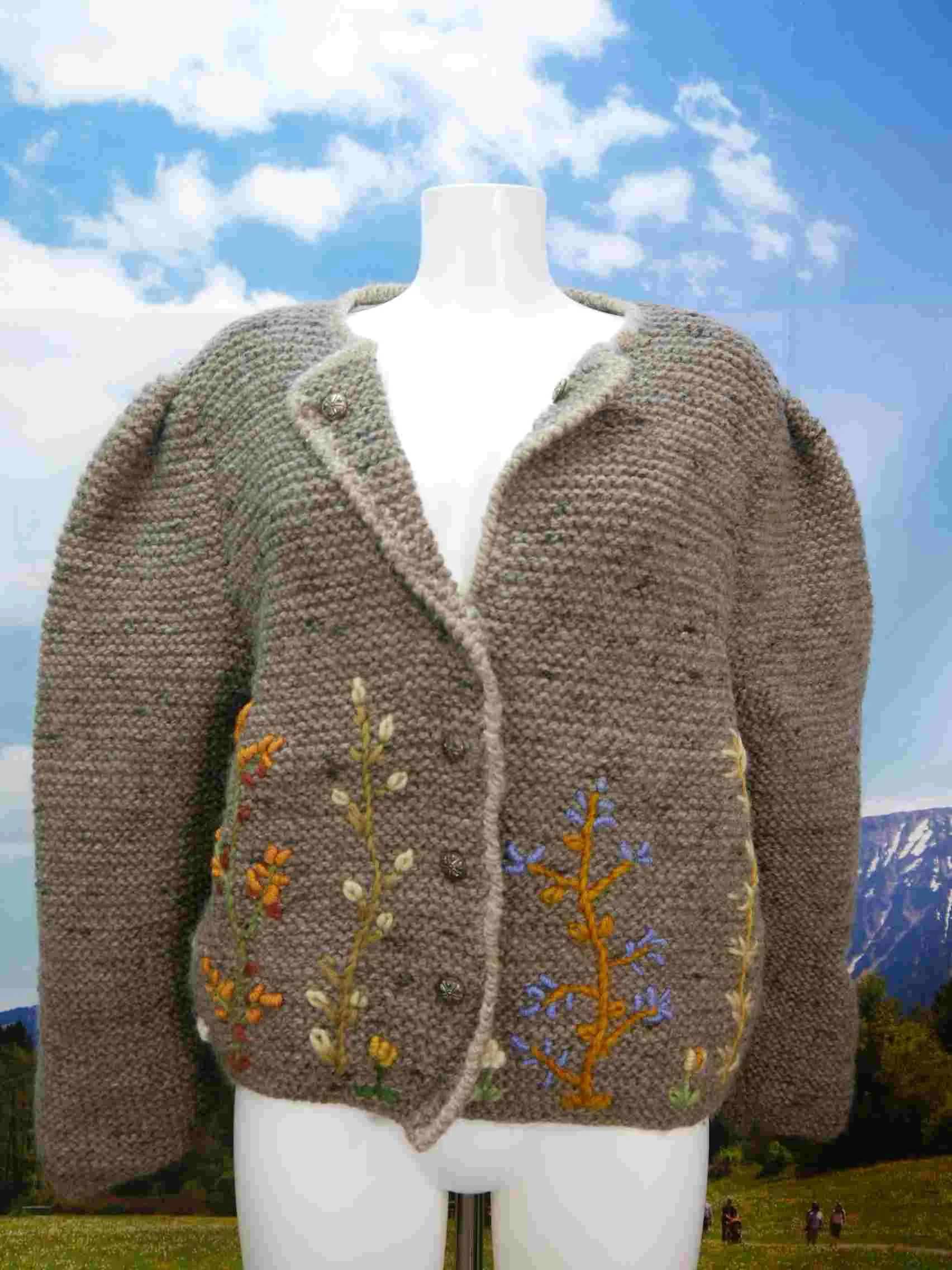 Handgestrickt braune Stickjacke mit Stickerei fesche Trachtenjacke Jacke Gr.42