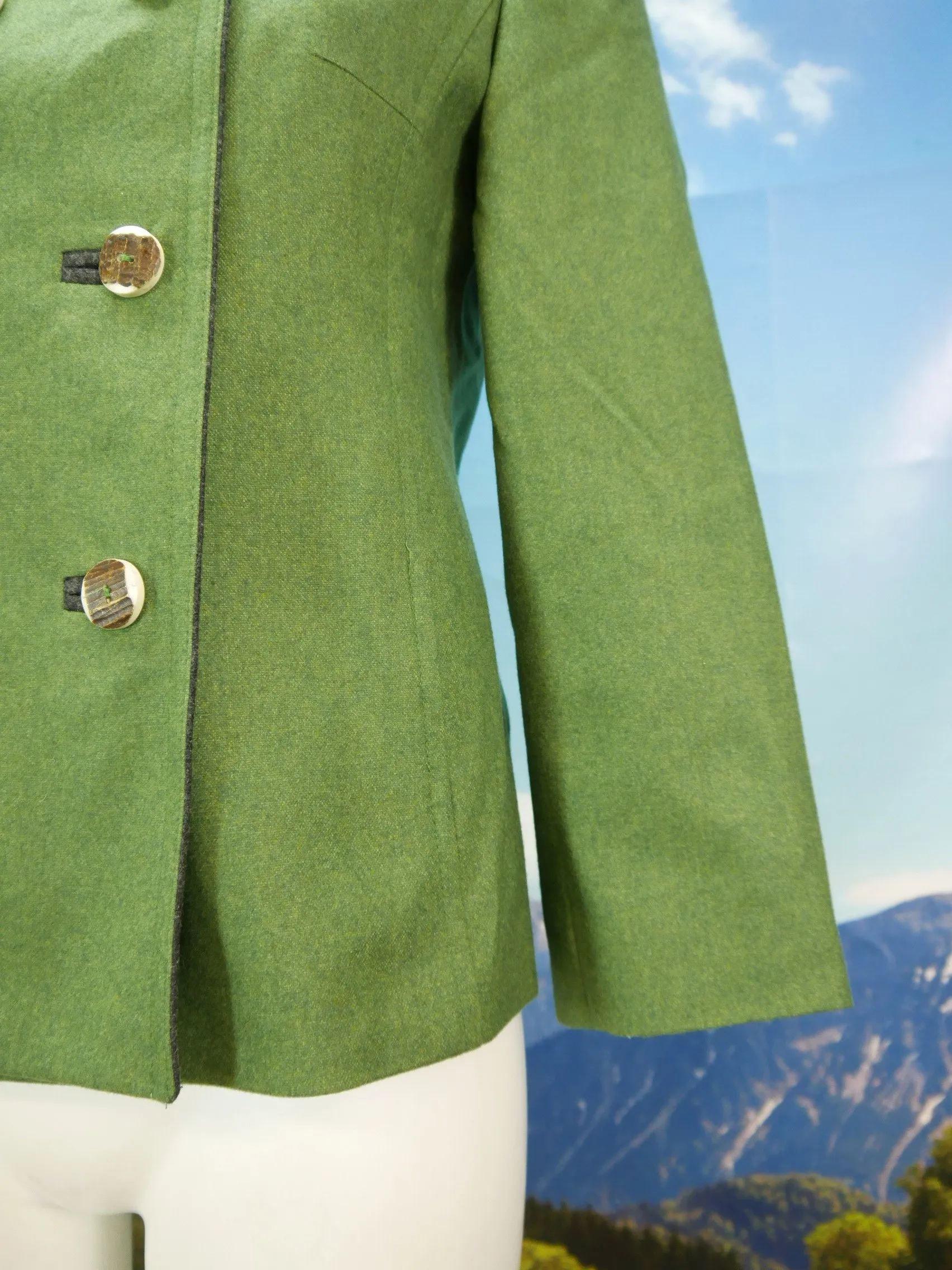 h.moser neuwertig grüner Janker mit Wienernaht tolle Trachtenjacke Jacke Gr.34