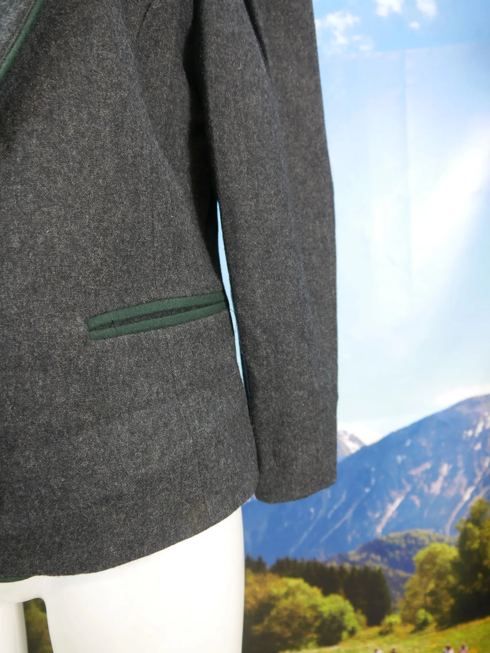 Neuwertig grau Loden mit Stehkragen und Revers süße Trachtenjacke Jacke Gr.40