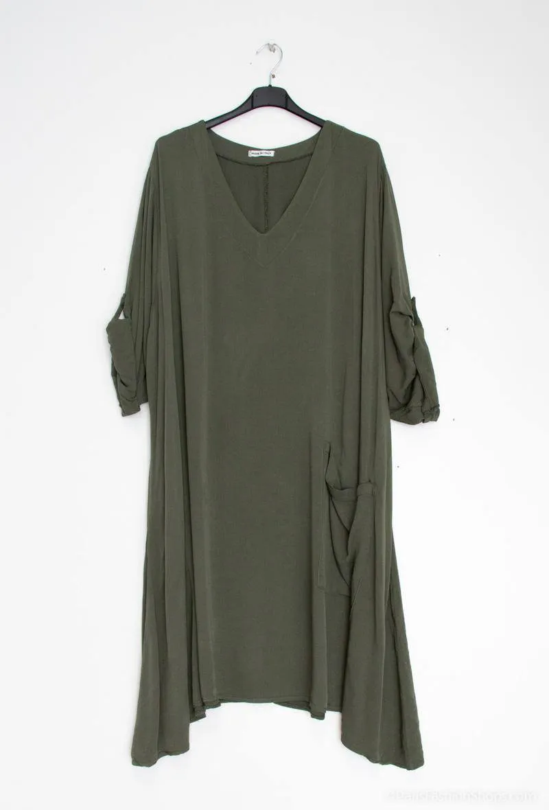 Schlichtes, übergroßes Kleid mit Tasche
