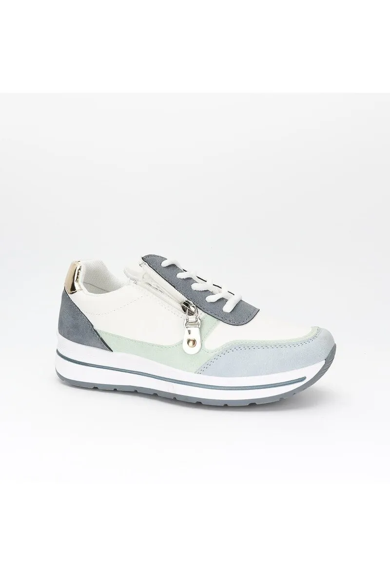 Sneakers with zip